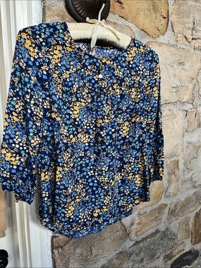 Cute St. John’s Bay Floral Top